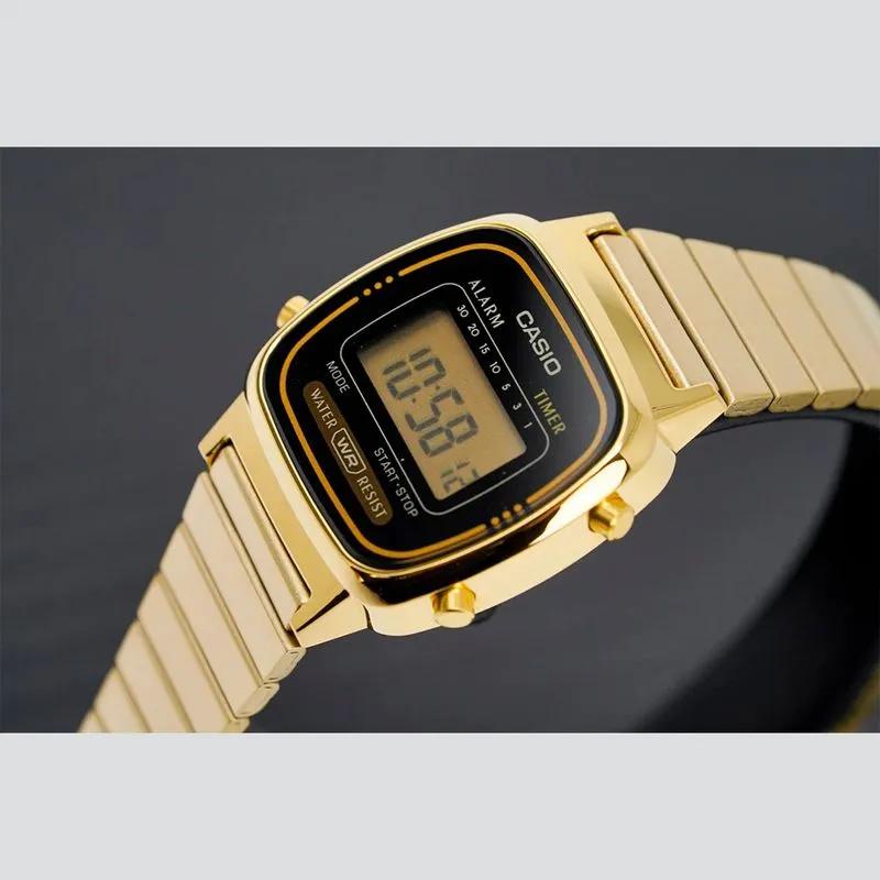 Casio Vintage LA670WGA · Dorado / Cara negra