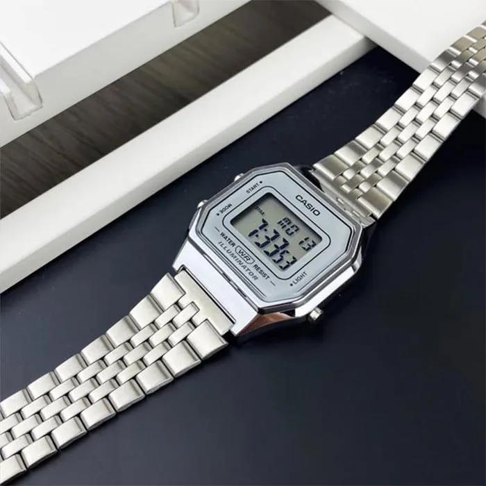 Casio Vintage LA680WA · Plateado / Cara clara